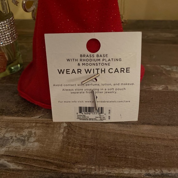 Woman’s ring - Picture 3 of 4